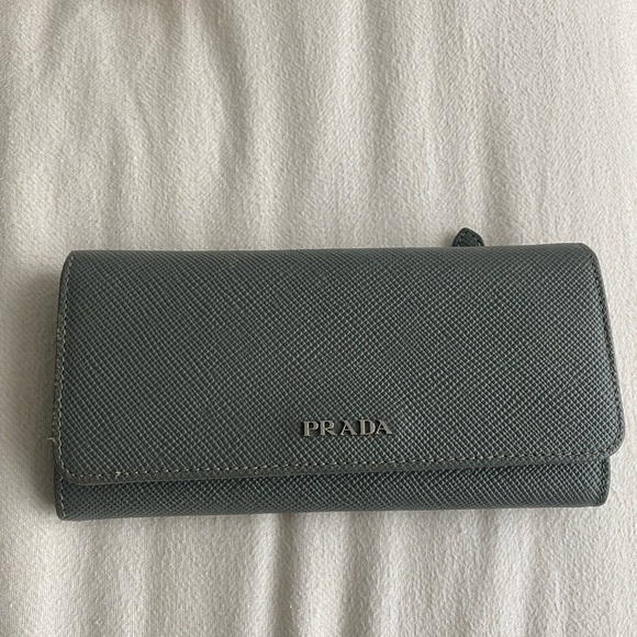 Prada wallet w/ authentication card - Picture 1 of 6